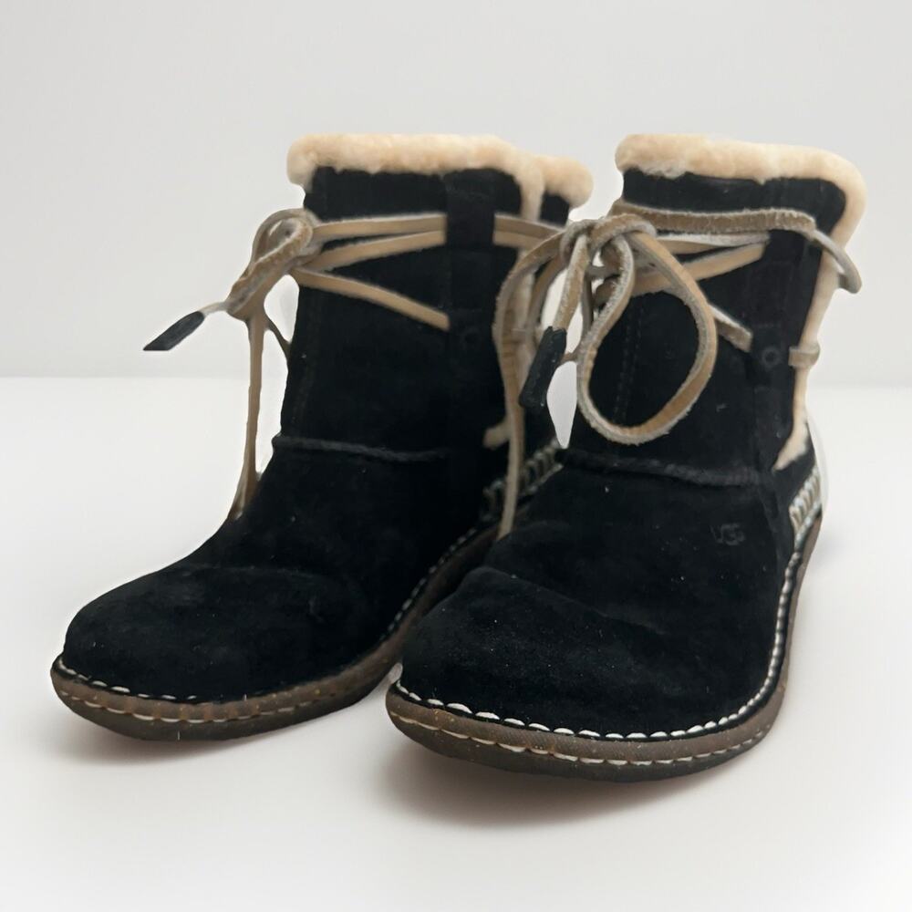 UGG Cove Boots Women's US6 Black Suede Sheepskin Lined Casual Ankle Winter 5178